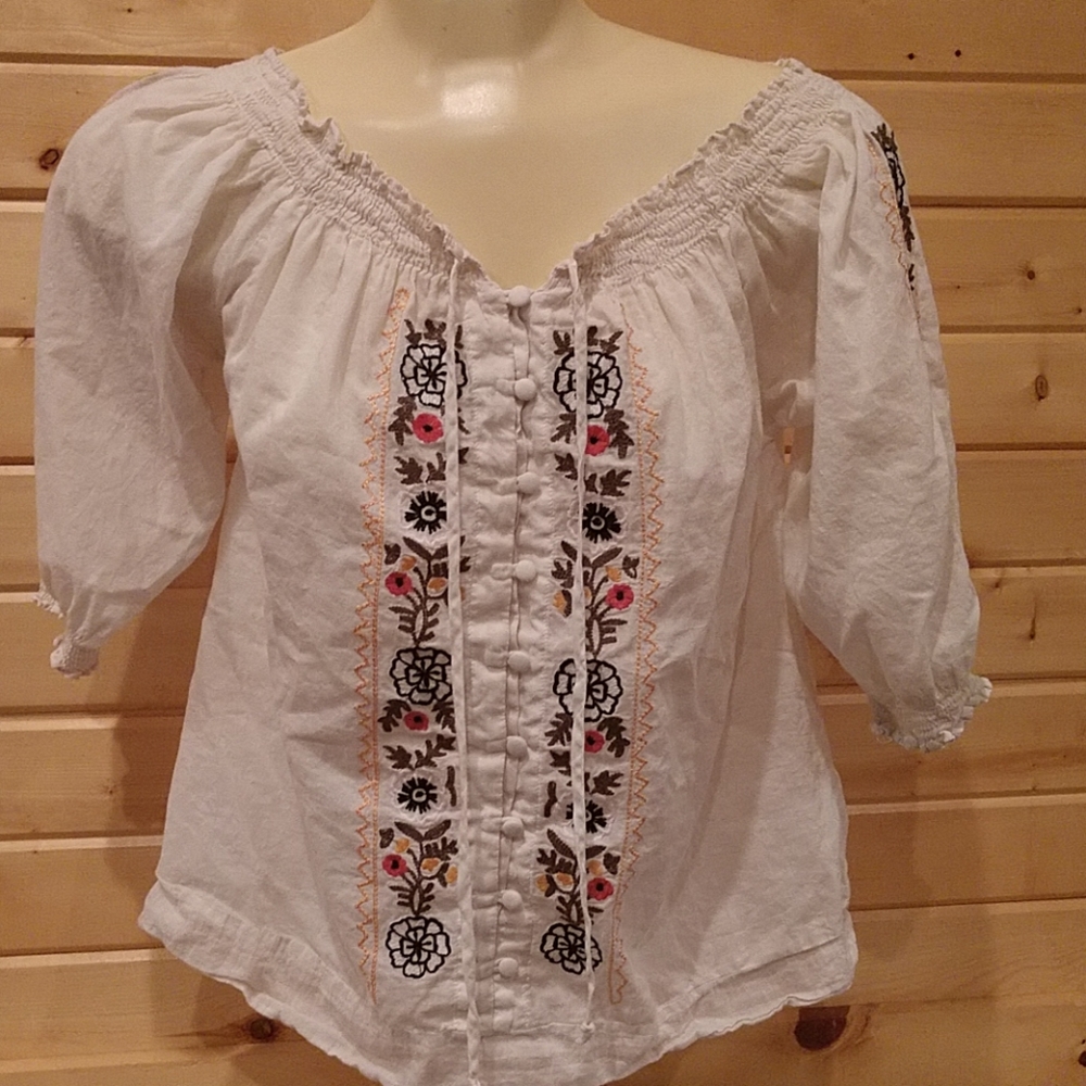 Solitaire semi-sheer top embroidered details small